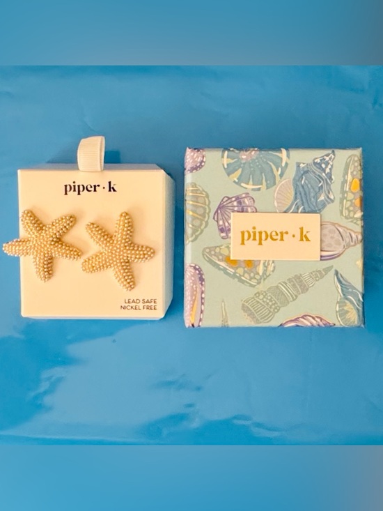 Piper K Jewelry - NWT Piper.K Gold Starfish Pearl Cluster Earrings